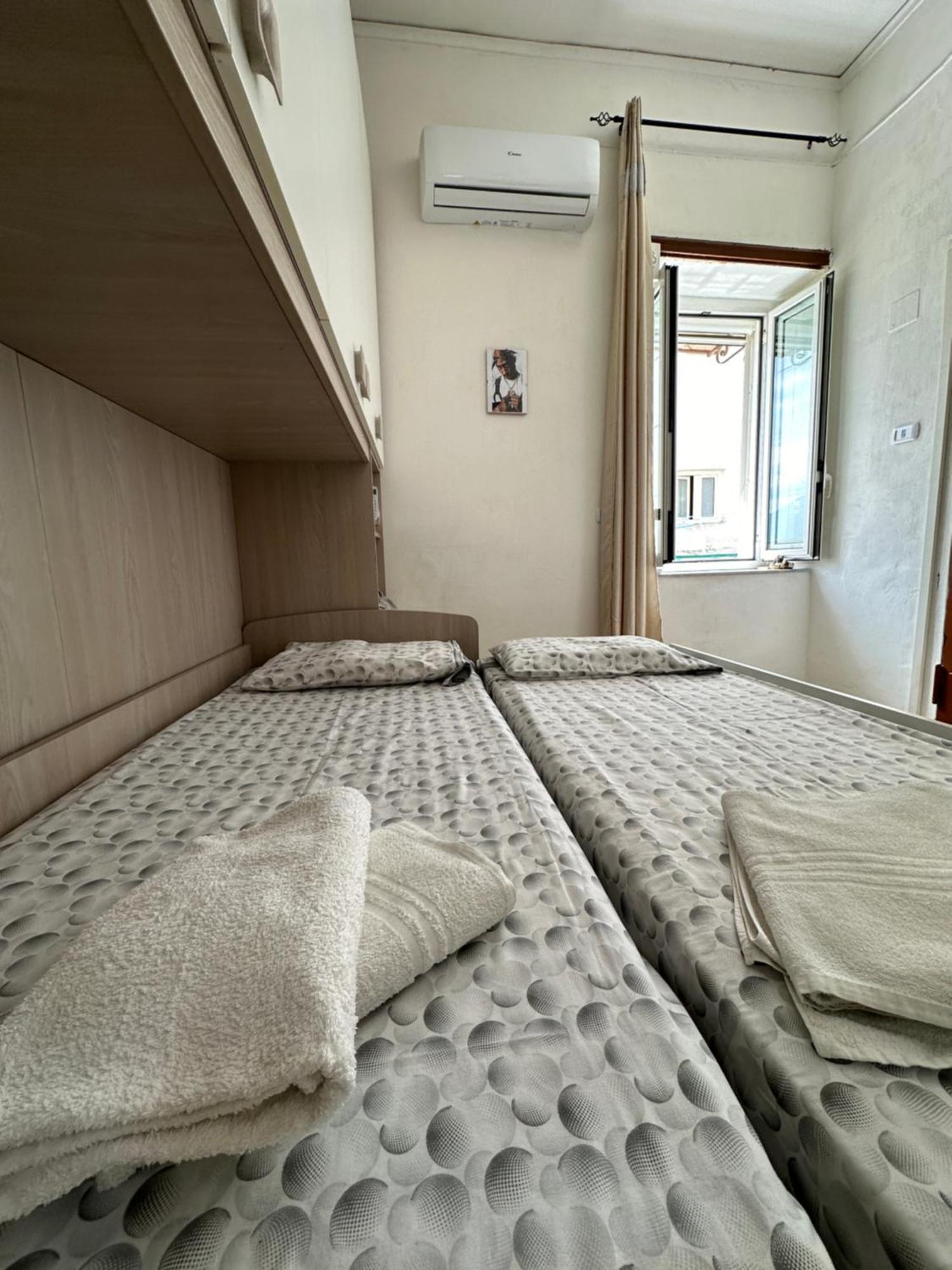 Апартаменты La Casina Di Gio In The City Center Wi-Fi,Panorama Неаполь Экстерьер фото